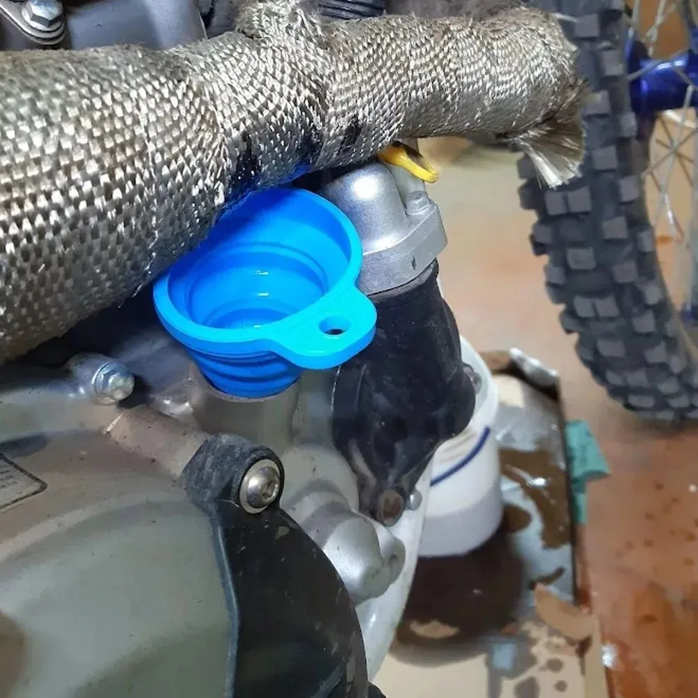 Embudo de silicona para aceite y líquidos del motor, plegable - imagen 4
