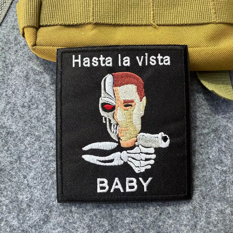 Parche táctico bordado media calavera con velcro chaqueta y mochila