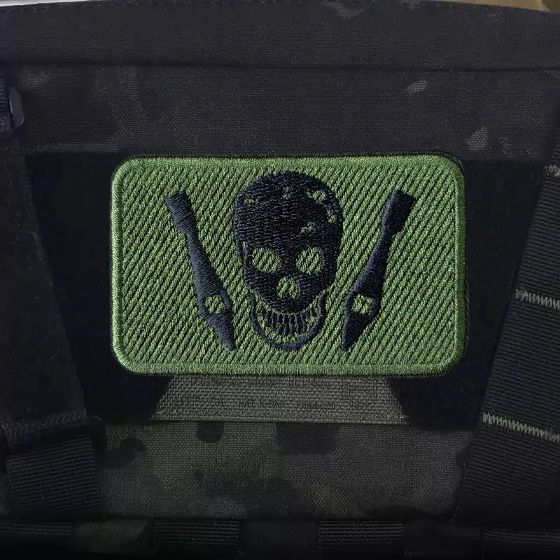 Parche bordado de calavera con gancho táctico – Insignia moral militar - imagen 4