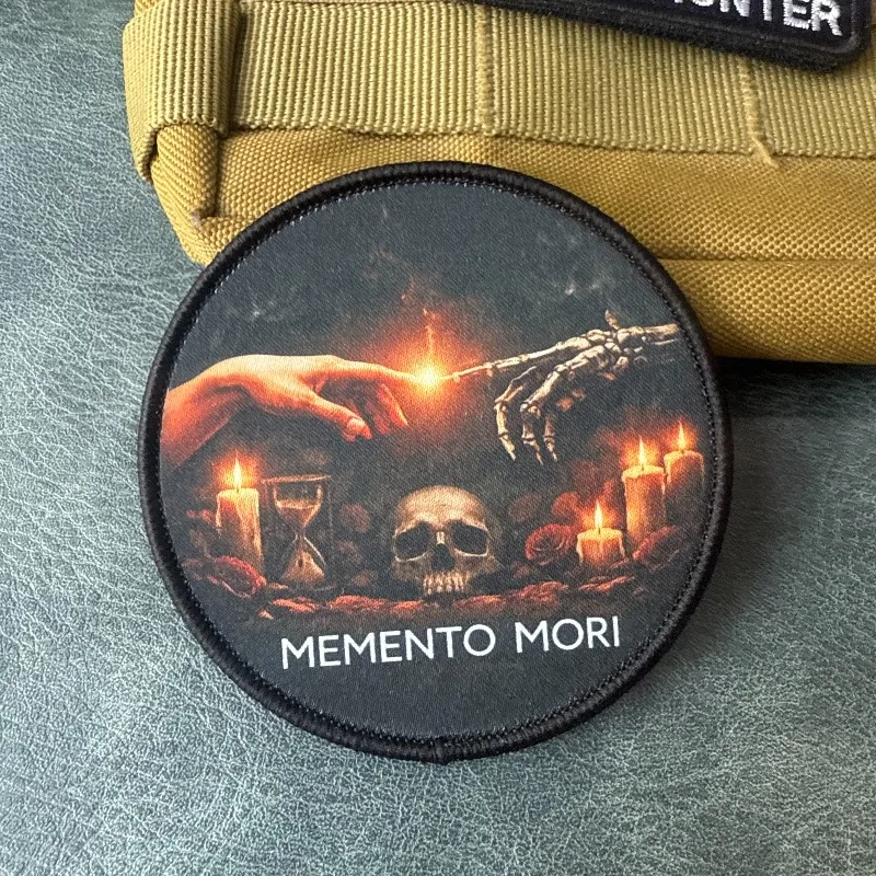 Parche táctico Memento Mori calavera y vela con velcro - imagen 3
