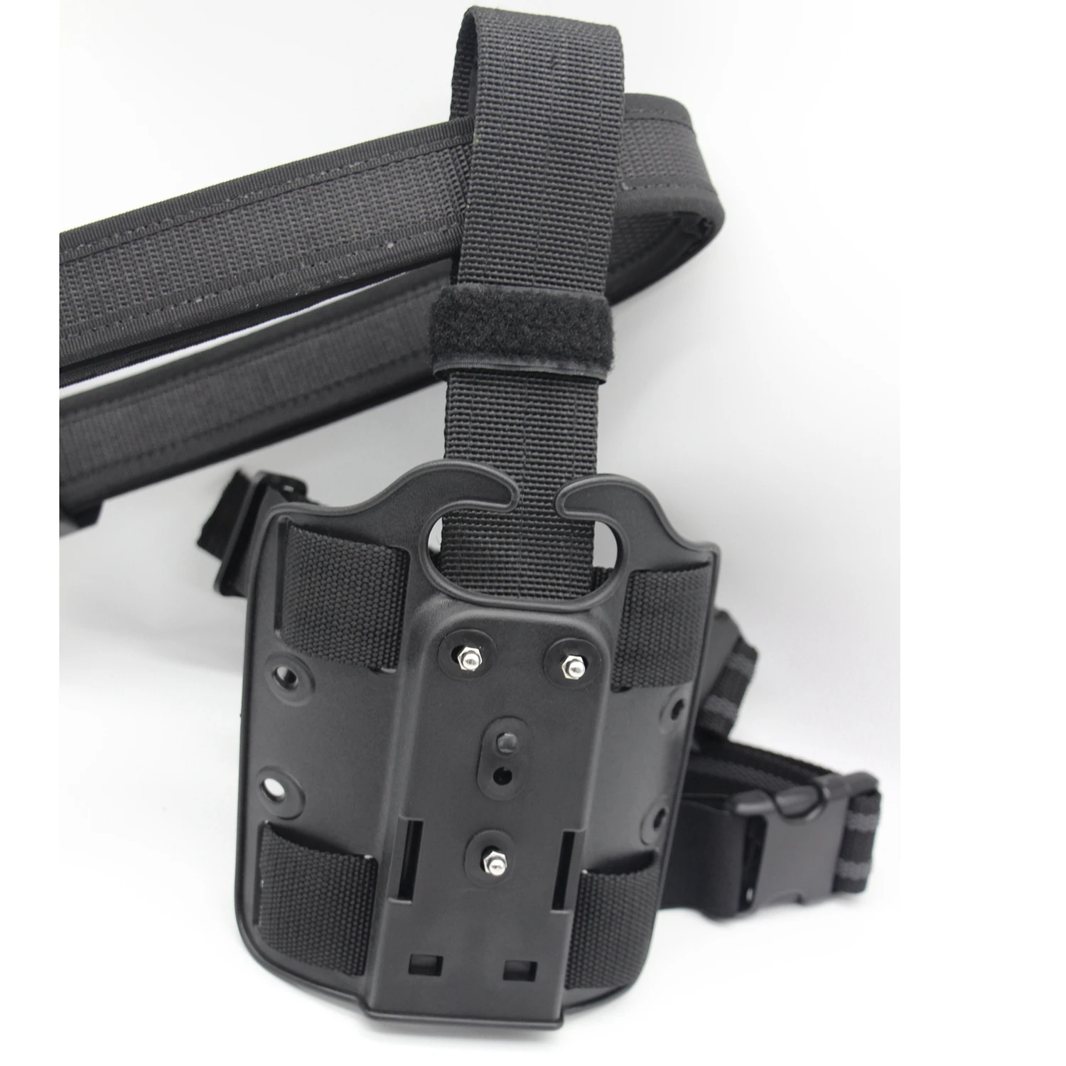 Funda táctica de pernera vista lateral con correas de ajuste