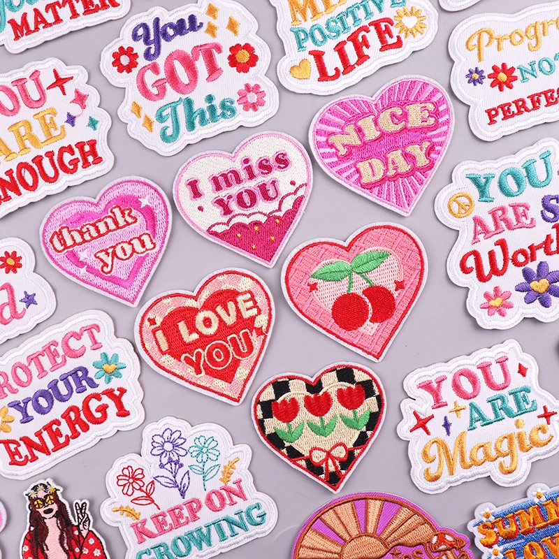 Parche bordado termoadhesivo corazón rosa – Para coser o planchar - imagen 3