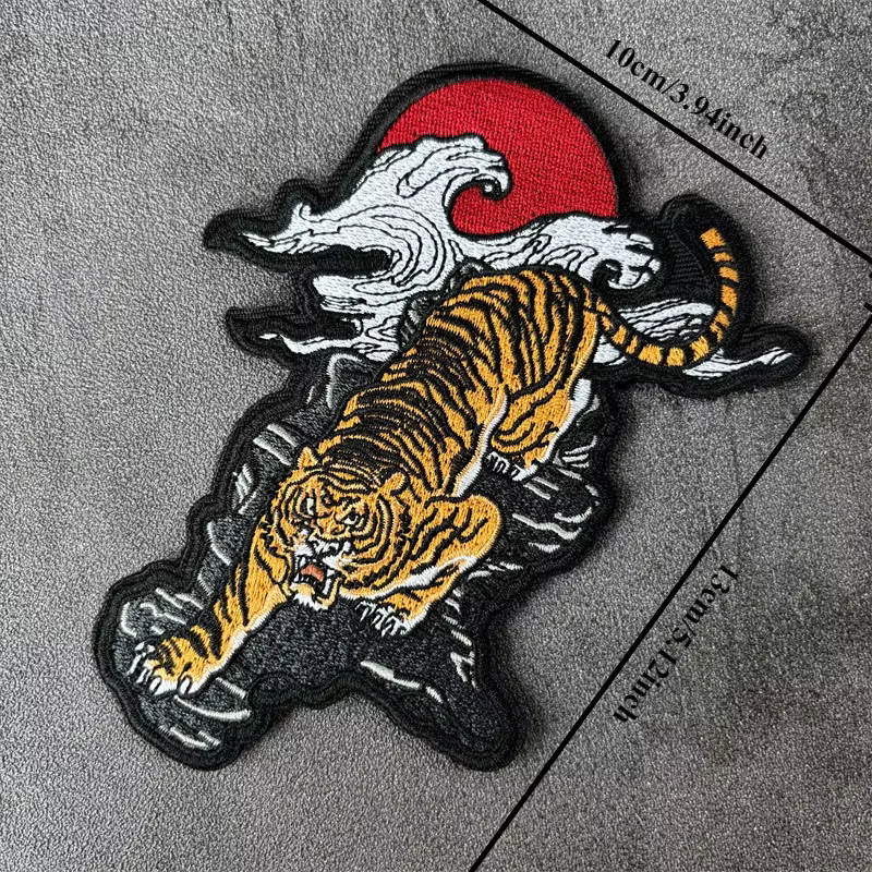Parche de moral táctico bordado luna sangre tigre agachado con gancho