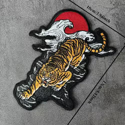 Parche de moral táctico bordado luna sangre tigre agachado con gancho
