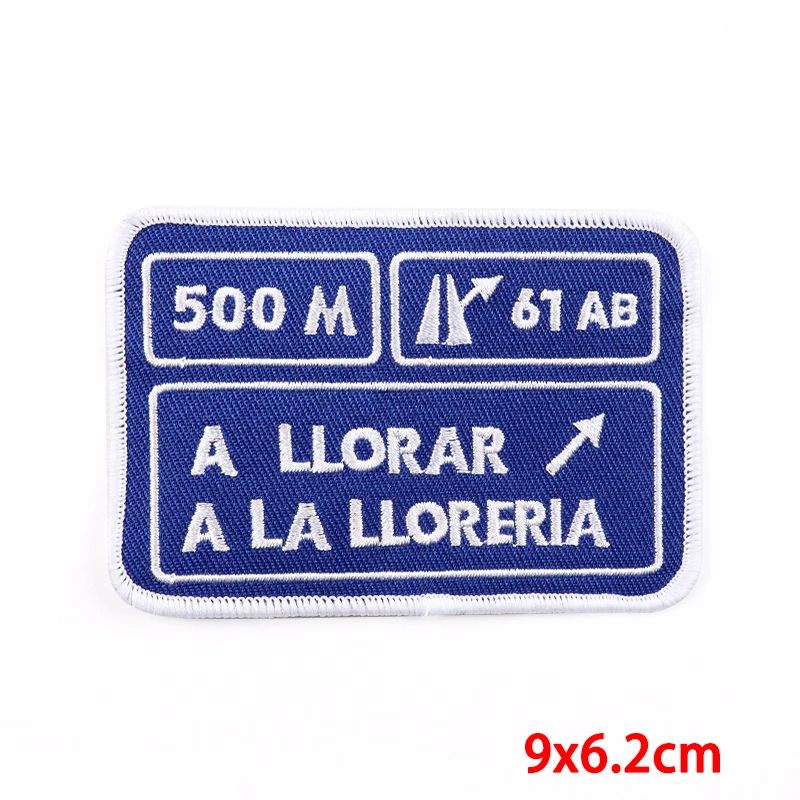 Parche bordado termoadhesivo A LLORAR A LA LLORERIA – para coser o planchar - imagen 4
