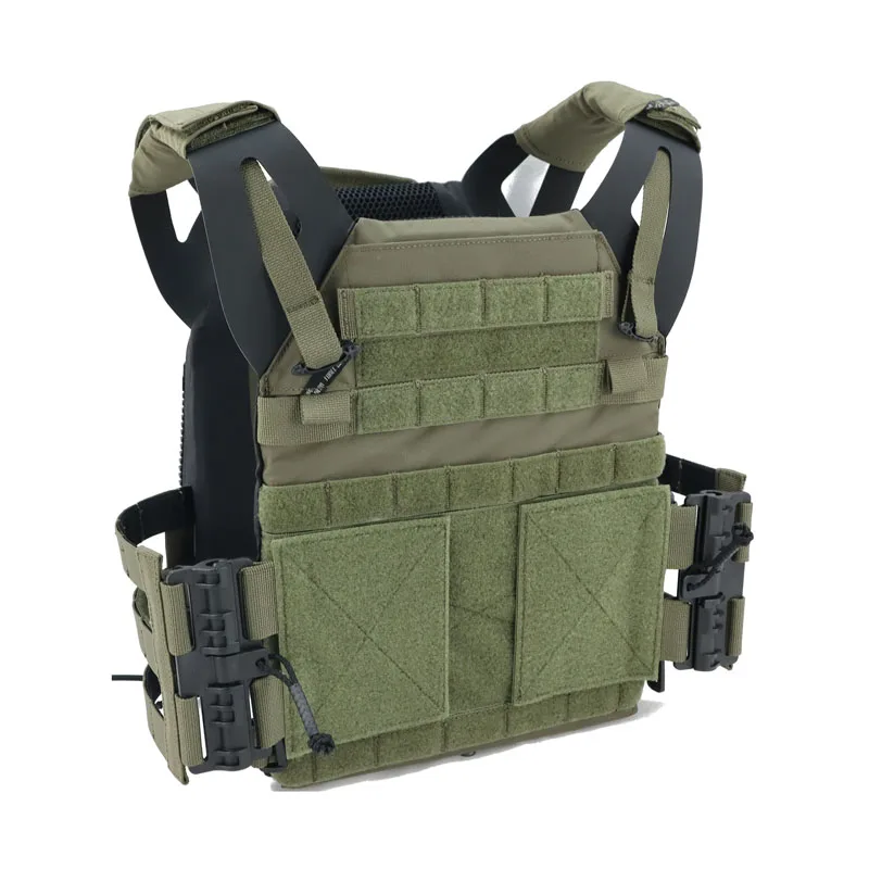Chaleco con patrón MOLLE visible