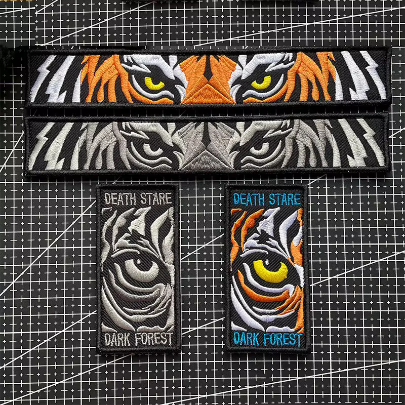 Parche bordado tiger bosque negro – Amuleto simbólico