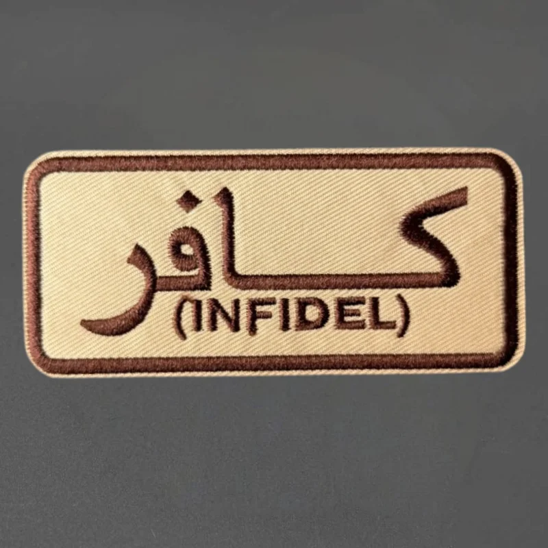 Detalle del bordado táctico “Infidel Error Art 2”