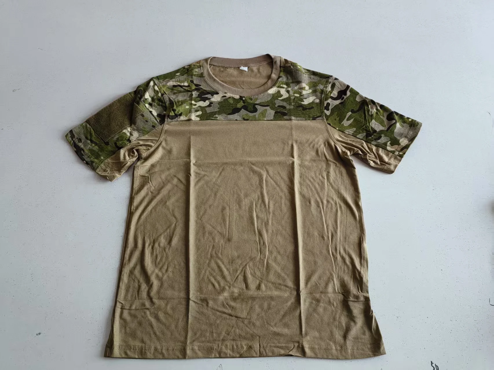 Camiseta táctica secado rápido camuflaje retales – manga corta