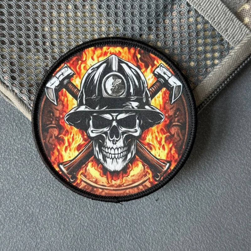 Parche táctico de calavera bombero con hacha – Gancho y bucle - imagen 3