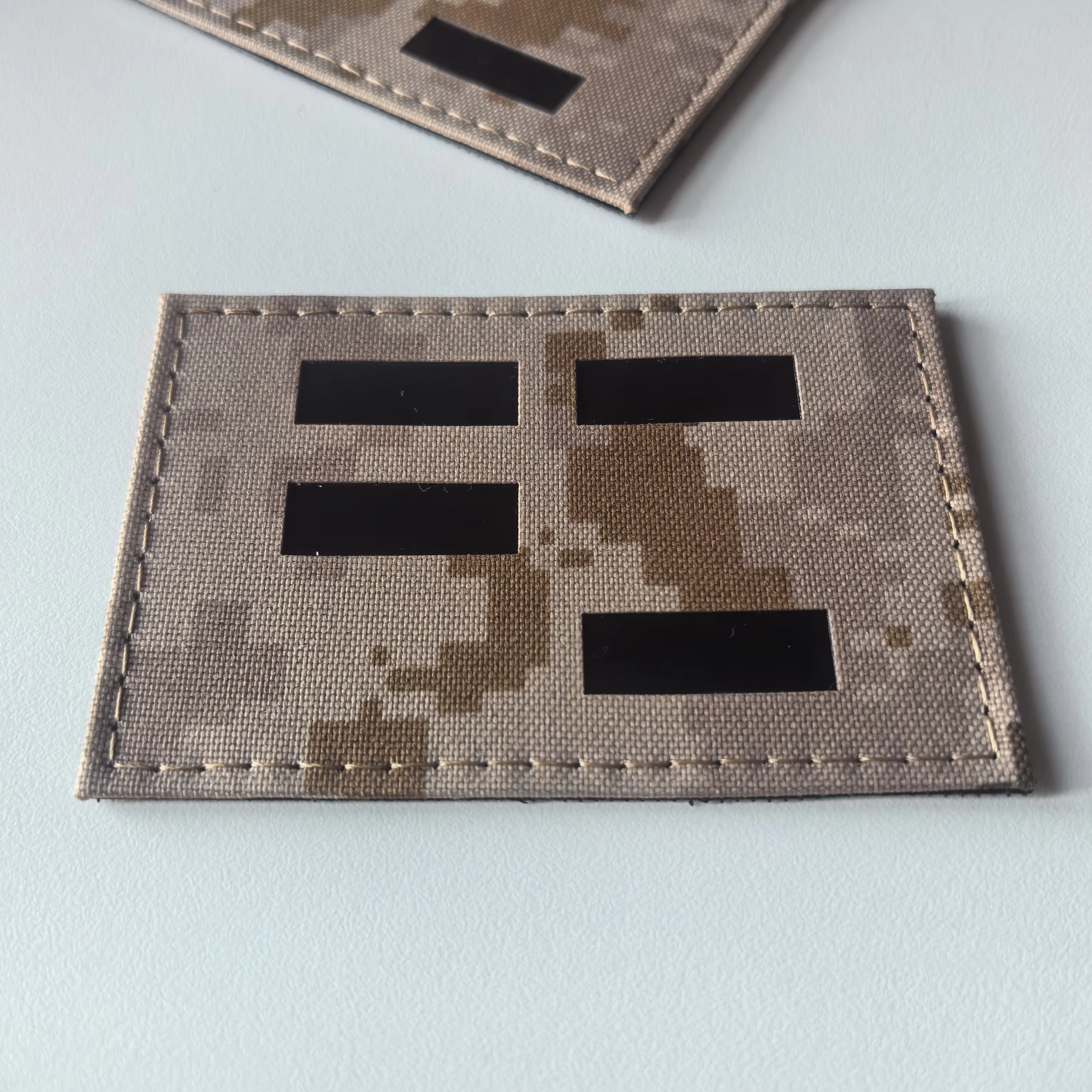 Parche MOLLE cortado láser FERRO para mochila táctica - imagen 5