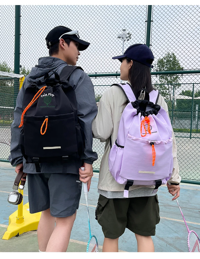Compartimento frontal y lateral de la mochila