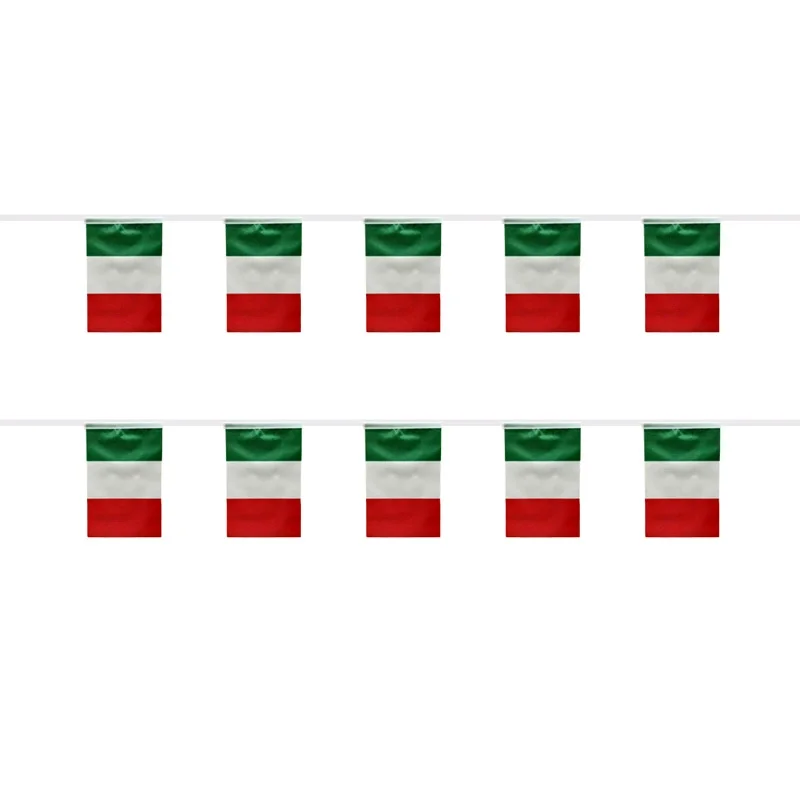Banderín italiano ondeando en exterior