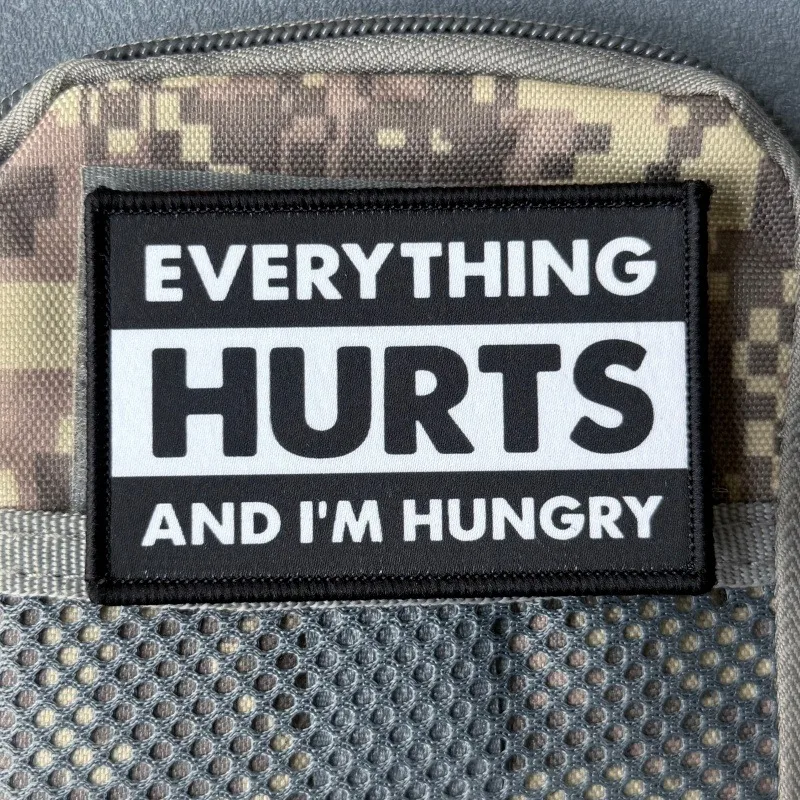 Parche velcro de humor 'Everything Hurts and I'm Hungry' para mochila - imagen 3