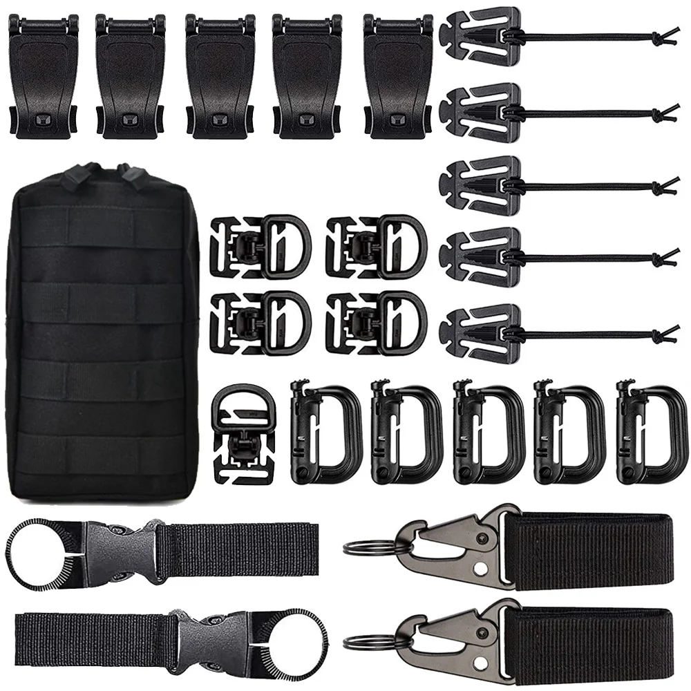 Set de clips Molle y accesorios sobre fondo táctico