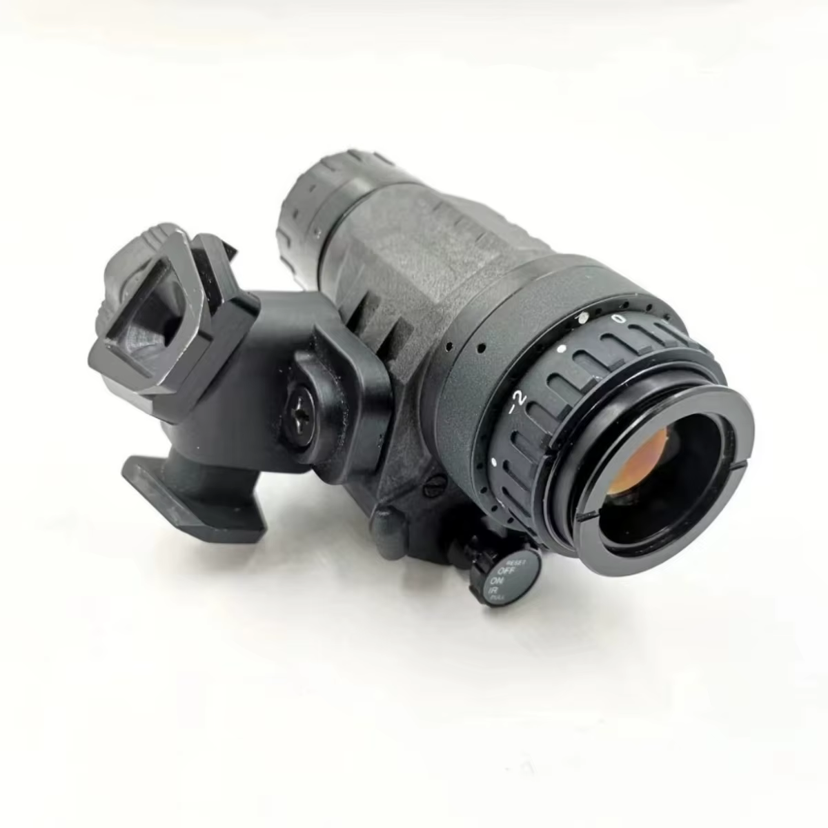 Adaptador NVG PVS-14 cola de milano antivibración Wilcox L4G24