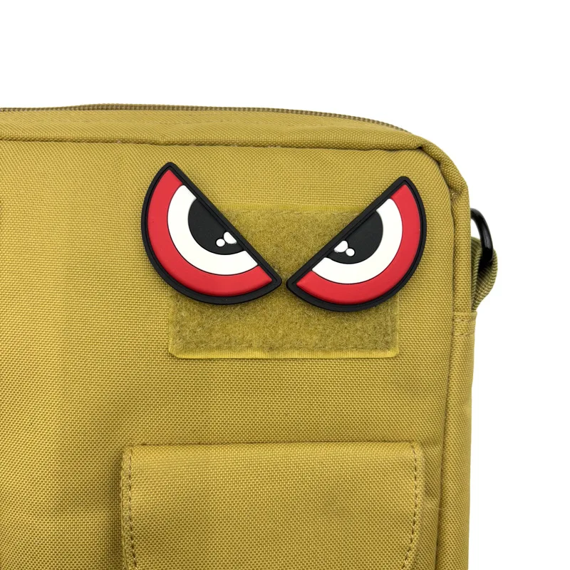 Parche PVC anime ojos ninja con gancho y respaldo para gorra
