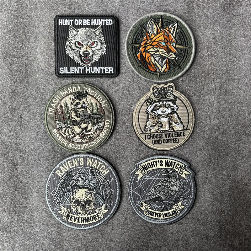 Parche táctico bordado lobo y mapache con velcro, insignia moral