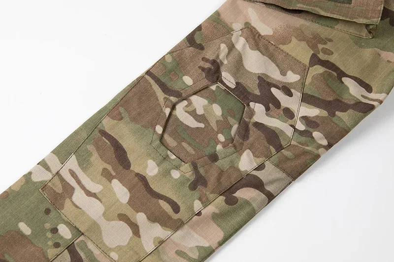 Camiseta táctica ligera y transpirable en uso