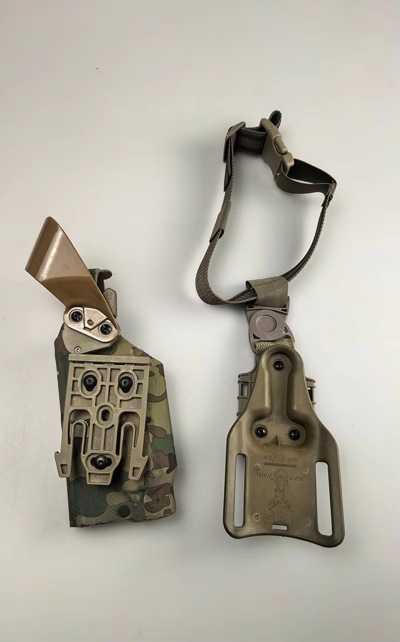 Forro interior táctico con soporte para linterna en pistola - imagen 4