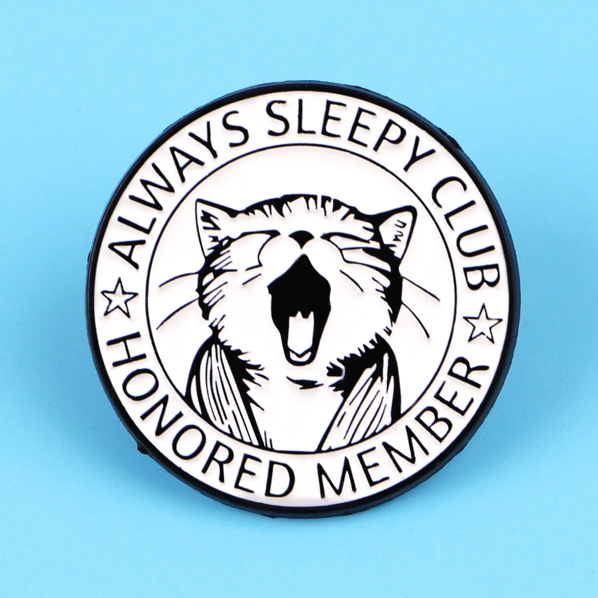 Pin de esmalte con frases de gatos en estilo solapa