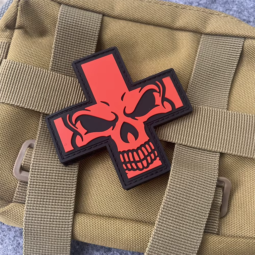 Parche táctico calavera cruz con velcro para uniforme – Moral - imagen 5