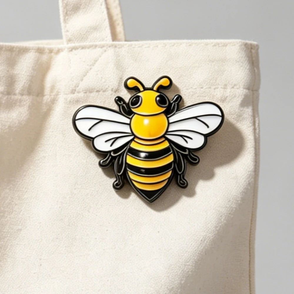 Insignias esmaltadas abeja kawaii para bolsos y ropa táctica - imagen 2