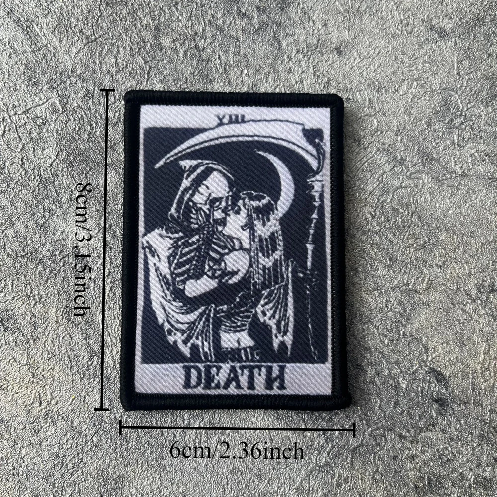 Parche gótico beso de la muerte frontal