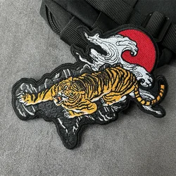 Parche de moral táctico bordado luna sangre tigre agachado con gancho