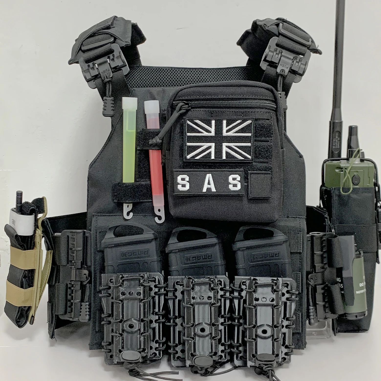 Detalle de bolsas y velcro del conjunto