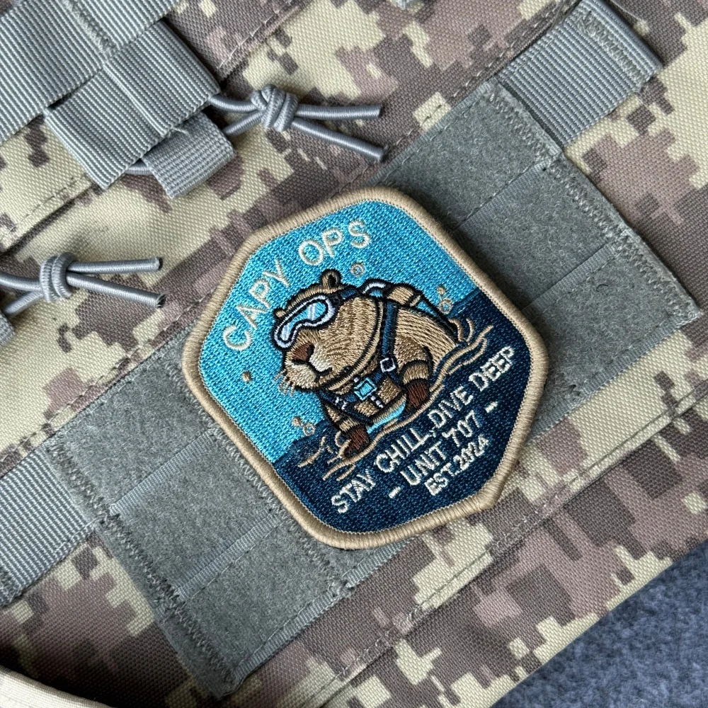 Parche táctico bordado capibara Capy Ops con velcro