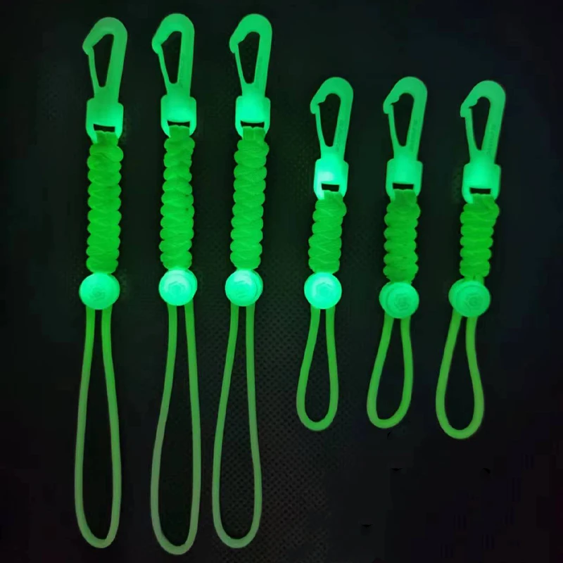 Llavero paracord con hebilla triangular luminosa – Accesorio outdoor