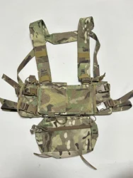 Plataforma pecho táctica multicam con sistema MOLLE
