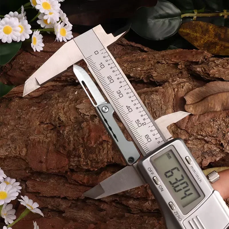 Navaja táctica plegable de aleación de titanio mini compacta en monte - imagen 3