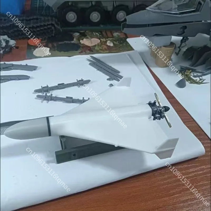 Maqueta decorativa del dron iraní Shahed-136 impresa en 3D - imagen 2