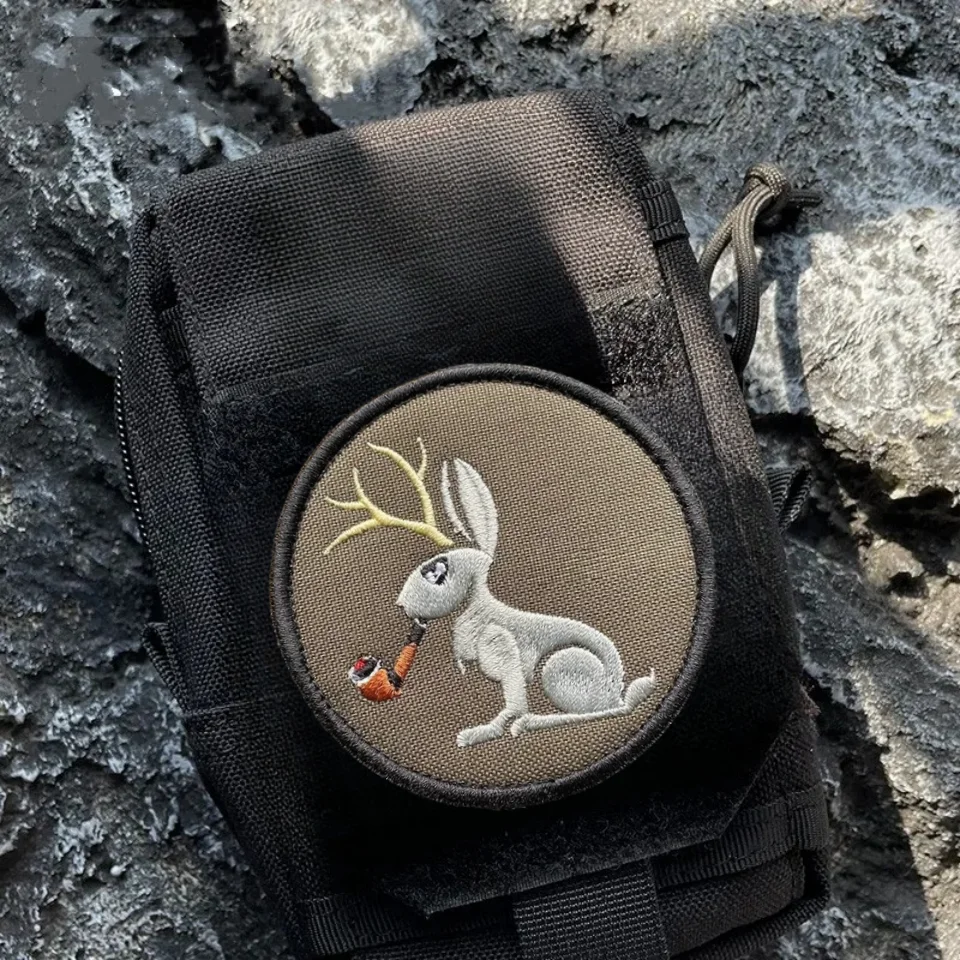 Antlers Rabbit parche tactico bordado gancho y bucle - conejo fumador