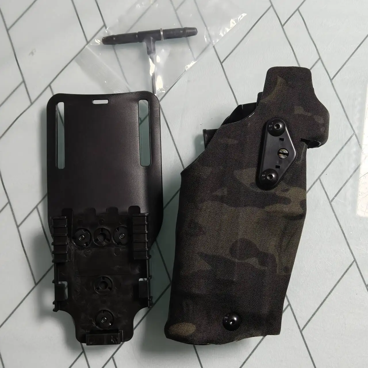 Funda montada sobre cinturón táctico, vista trasera