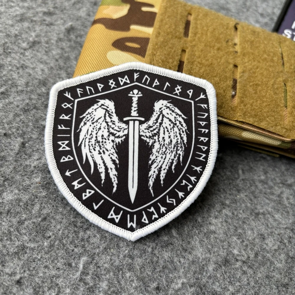 Parche táctico velcro espada alas runas vikingas para ropa - imagen 2