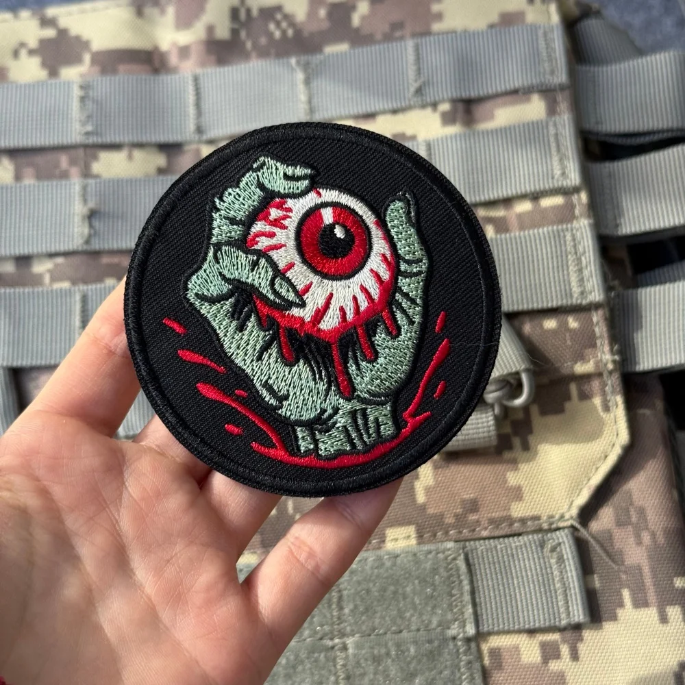 Parche táctico mano zombie con globo ocular – Enganche y bucle - imagen 3