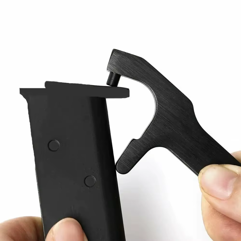 Llave táctica rápida para desmontar cargadores y extraer placas - imagen 4