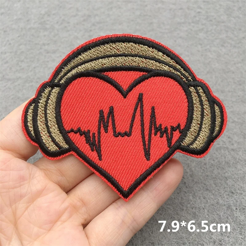 Detalle del diseño bordado en rayas