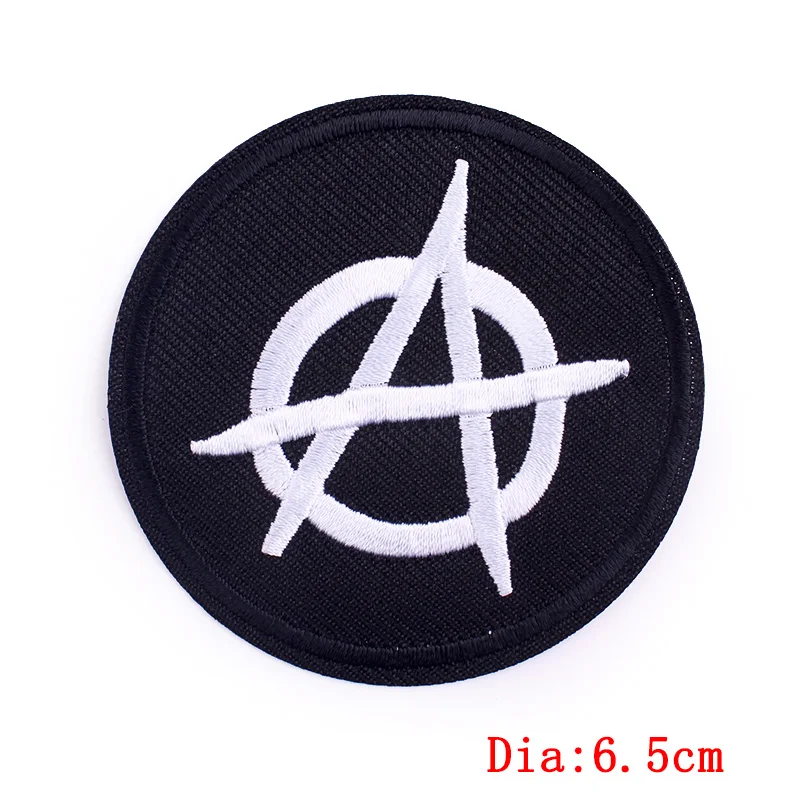 Parche bordado termoadherente negro estilo punk para prendas - imagen 5