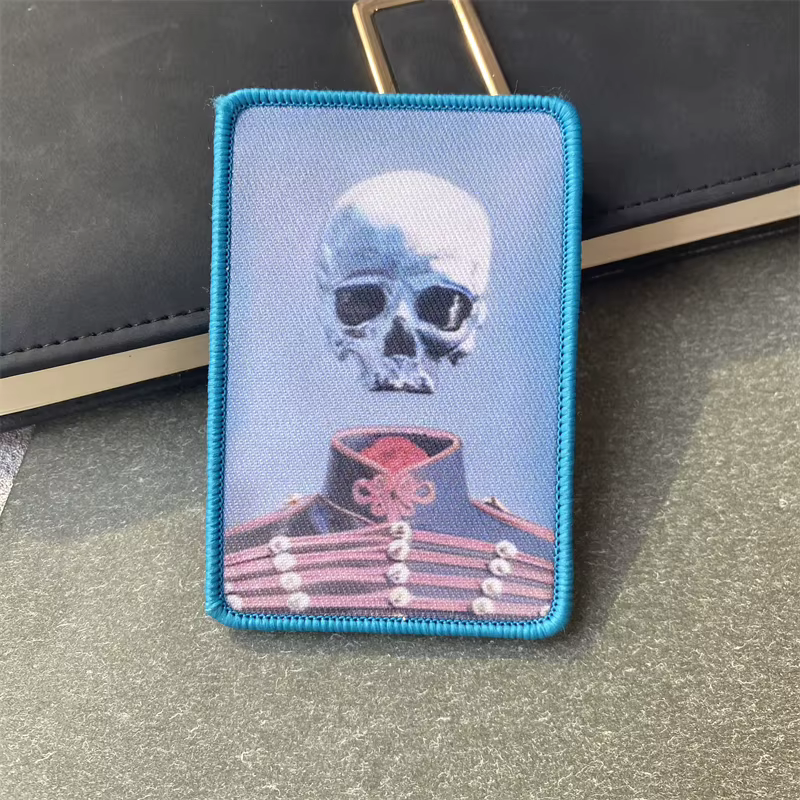 Parche táctico MOLLE bordado calavera azul – Velcro para equipamiento - imagen 4