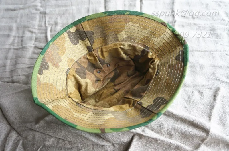 Detalle del patrón camuflaje Mitchell en el sombrero octogonal