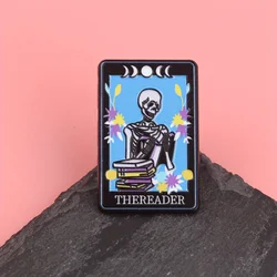 Broche luminiscente esqueleto memento mori para libro y trono gótico