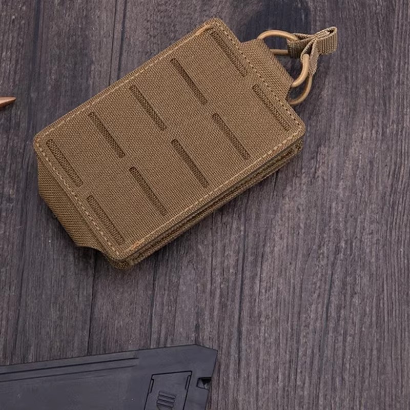 Bolsa táctica Molle M4 para pistola y linterna con tapa abierta - imagen 2
