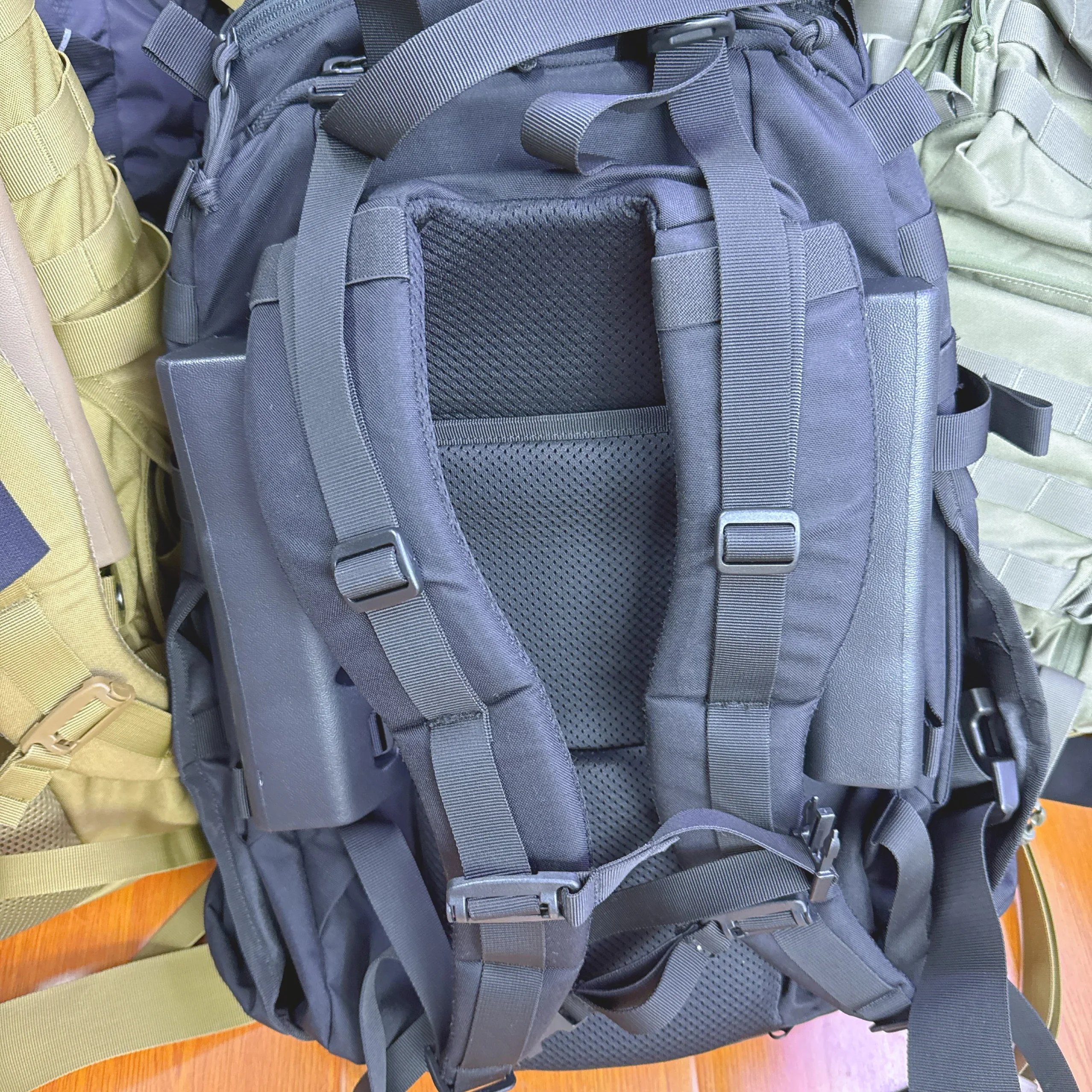 Mochila táctica BVS para exteriores con ventilación transpirable - imagen 3