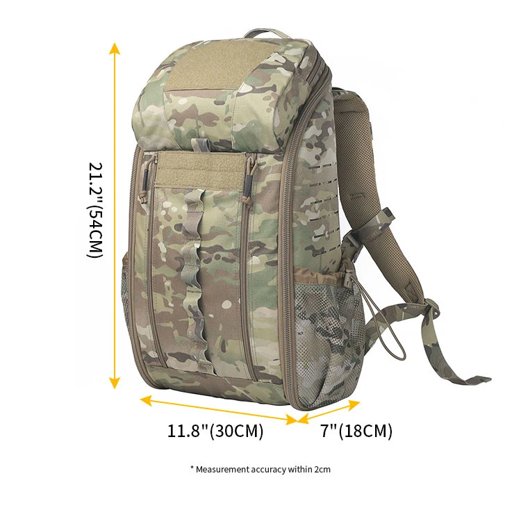 Interior de la mochila con bolsas médicas codificadas por color