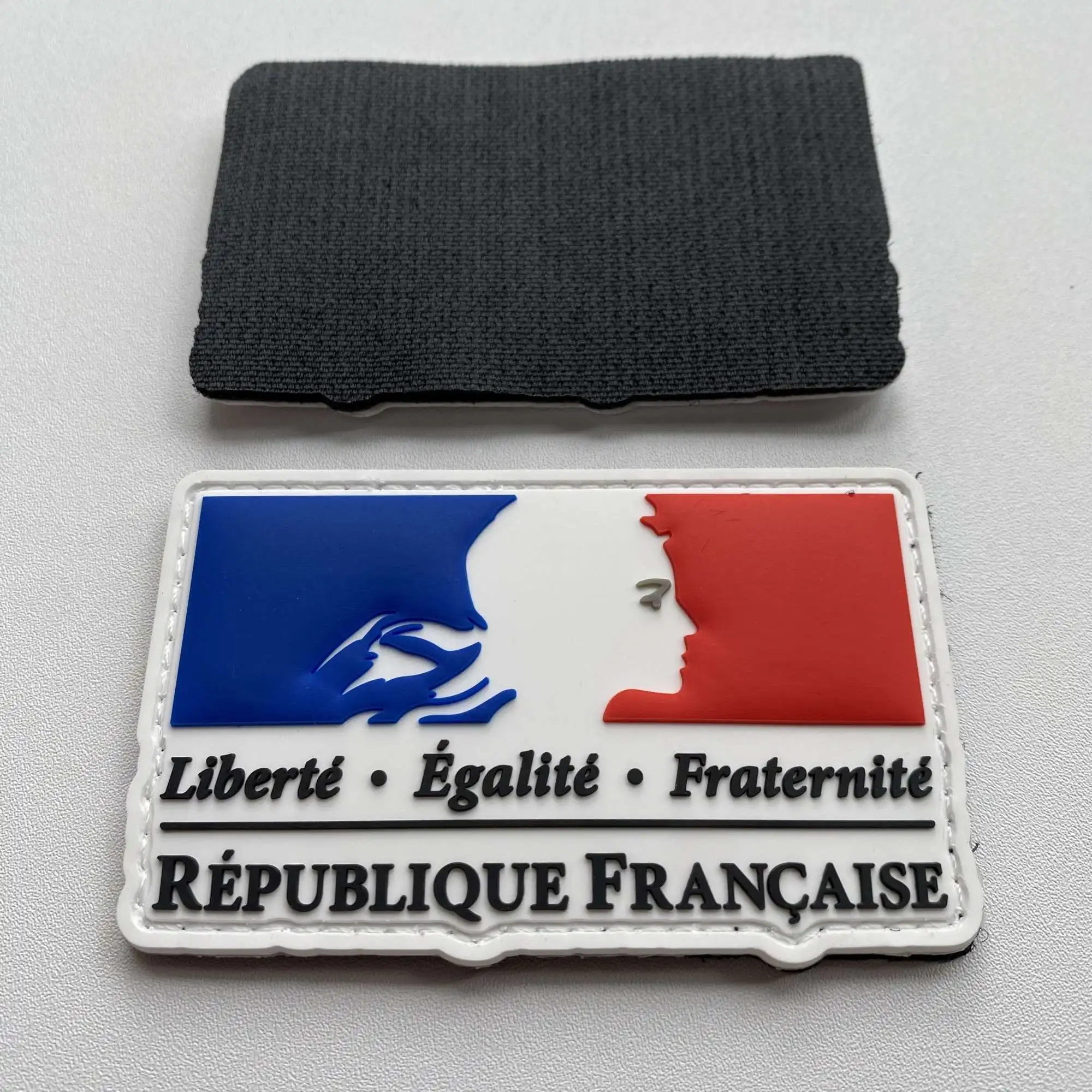 Parches adhesivos de silicona 3D personalizados para ropa y sombreros - imagen 3