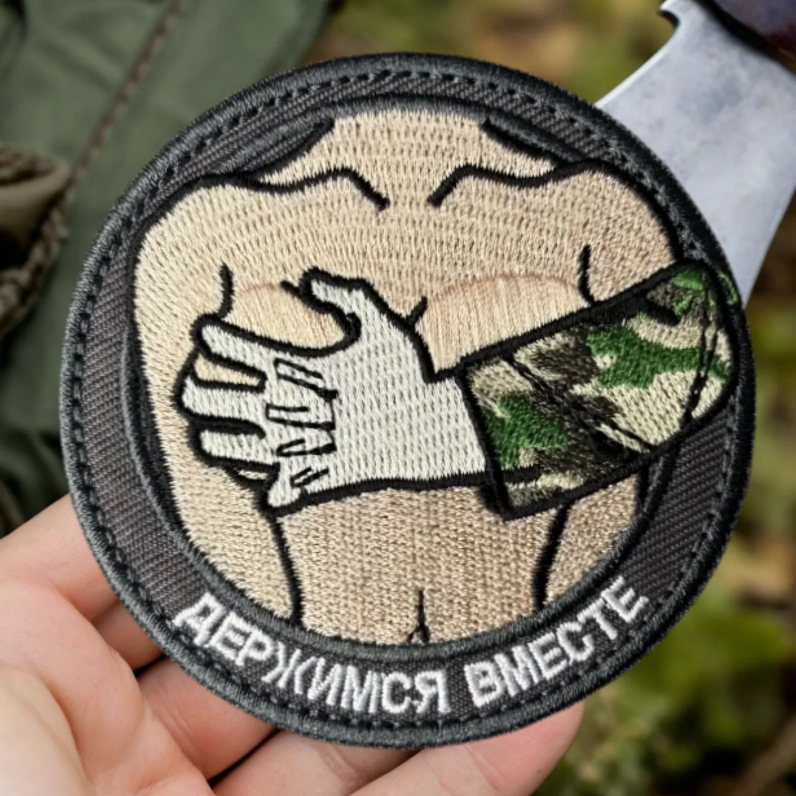 Parche táctico bordado anime con velcro para chaleco o mochila - imagen 3